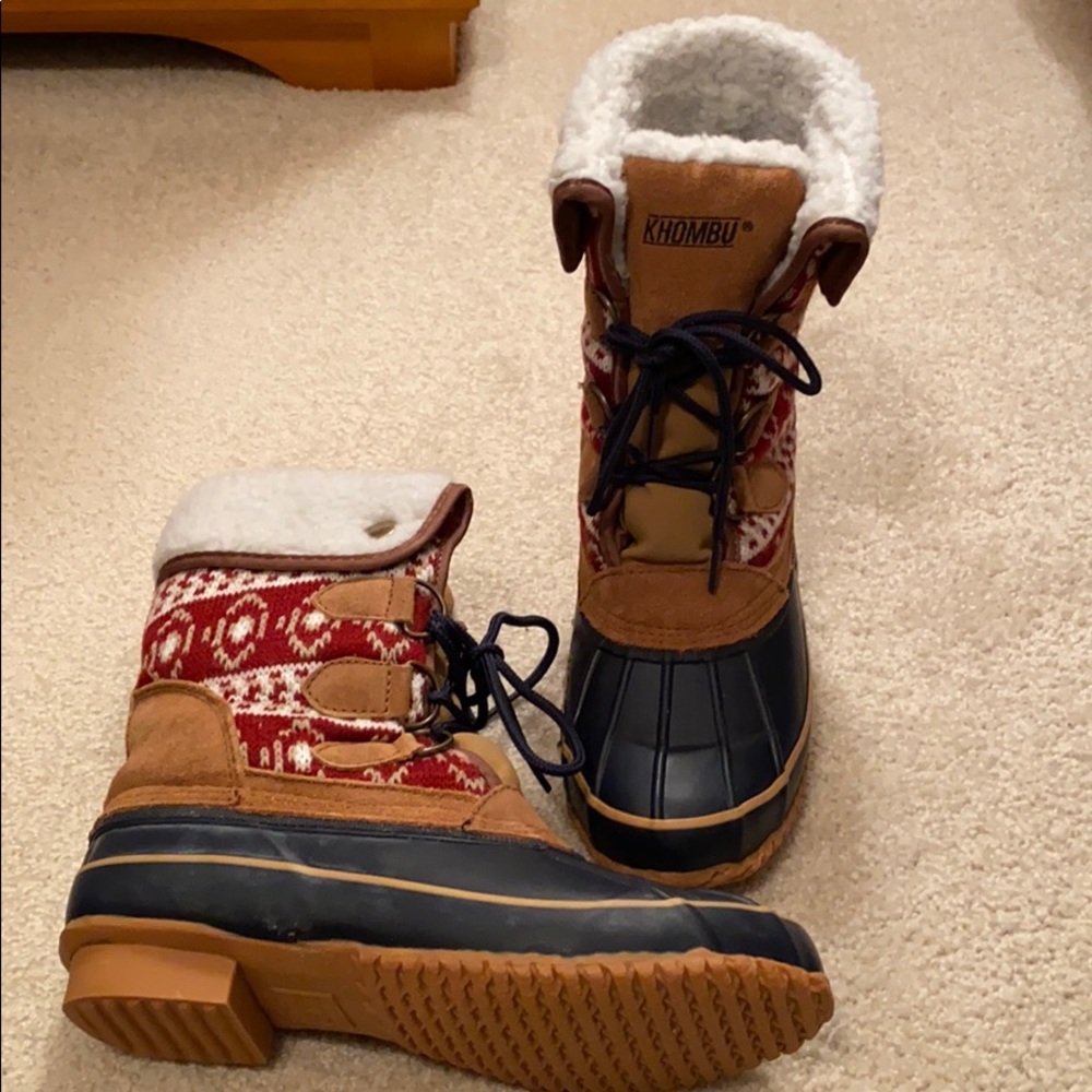 Khombu Winter Boots: Size 6